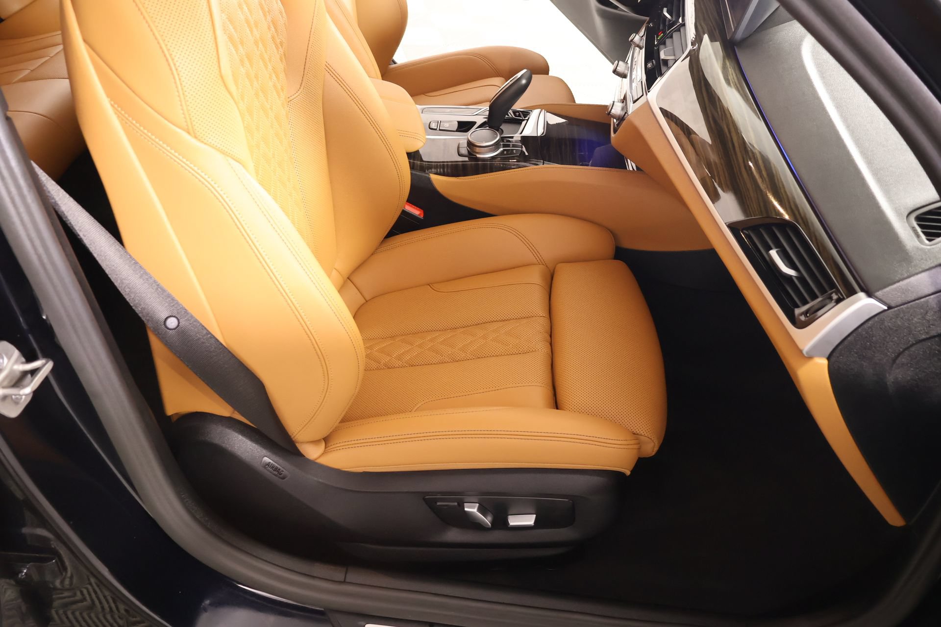 Used 2023 BMW 530i w/ M Sport Package RWD image 14