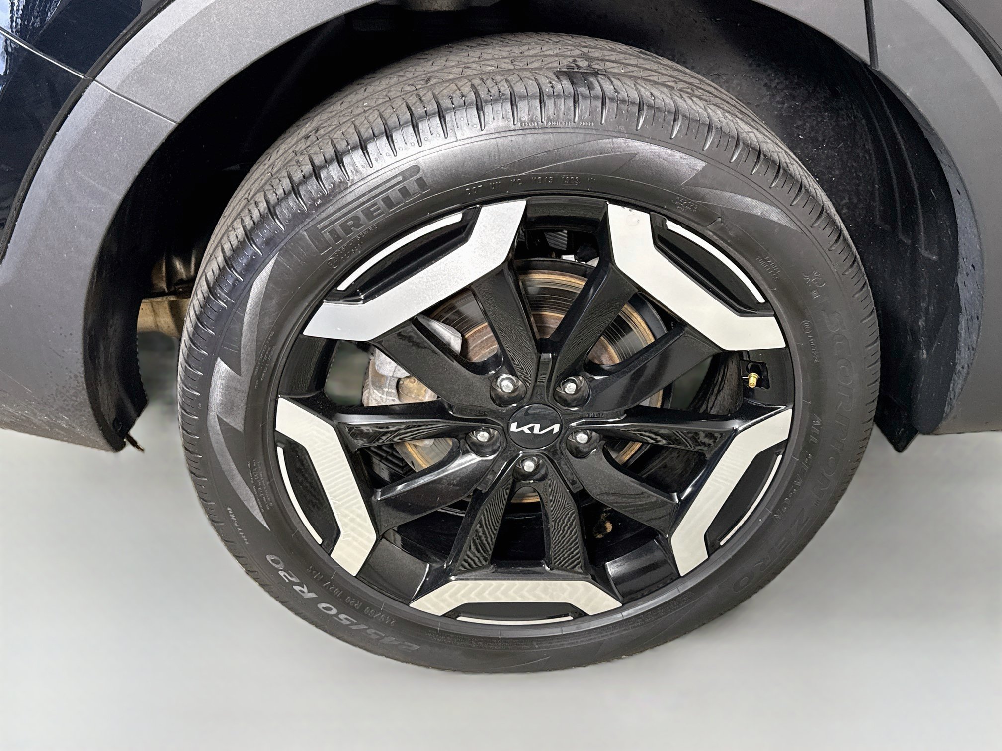 Used 2024 Kia Telluride EX w/ EX Captain's Chair Package FWD image 33