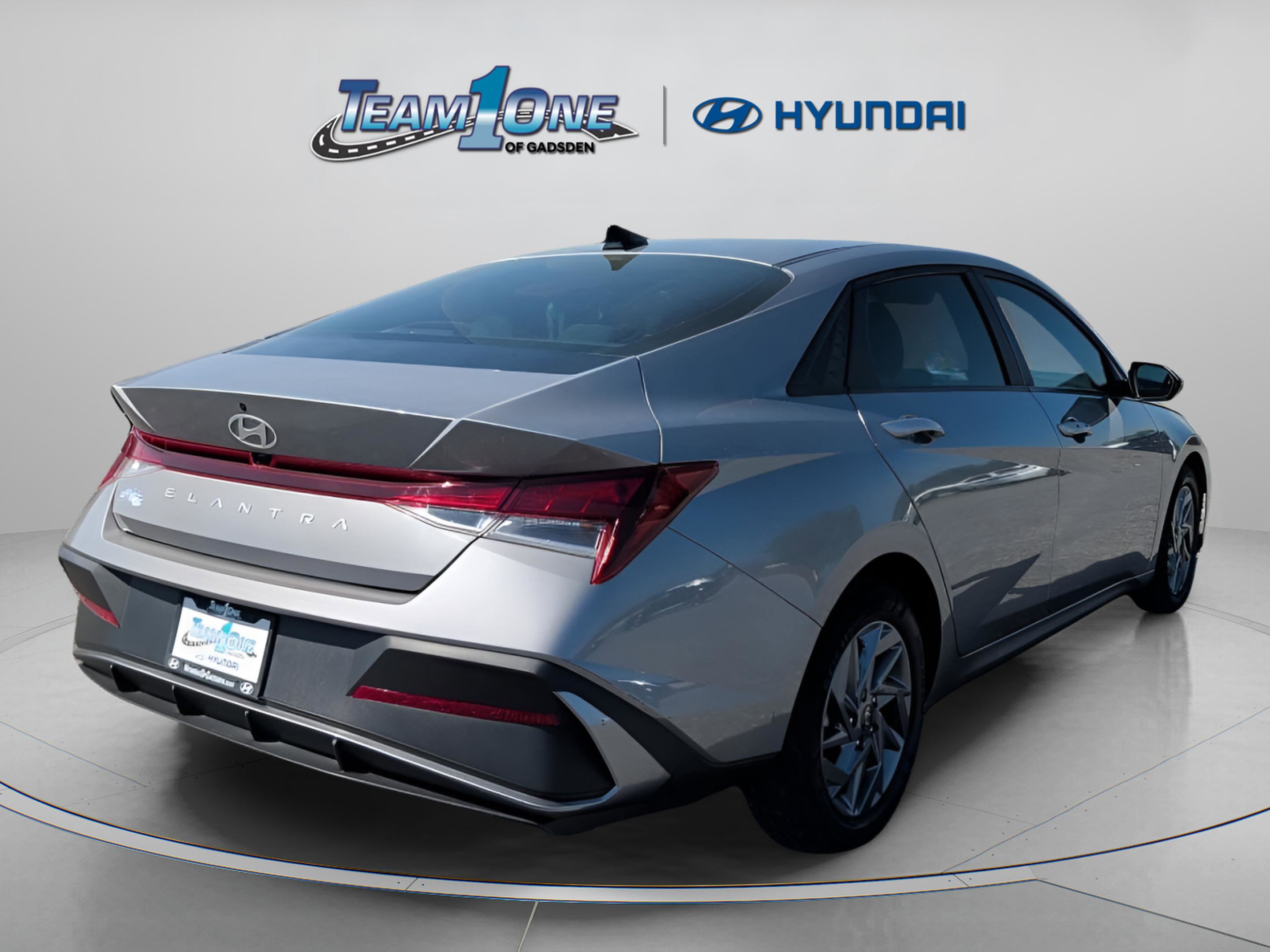 Used 2024 Hyundai Elantra SEL FWD image 8