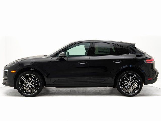 Certified 2025 Porsche Macan image 2
