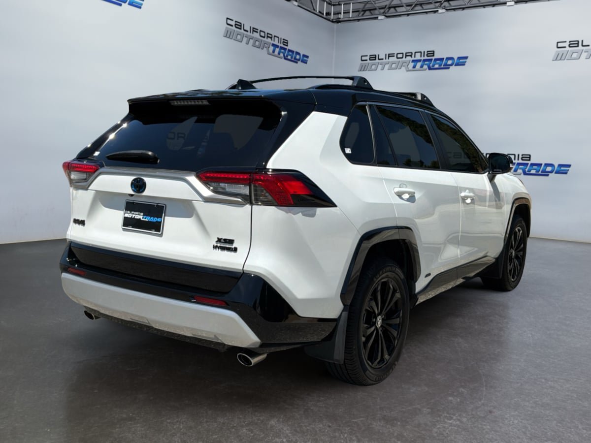 Used 2023 Toyota RAV4 XSE AWD/4WD image 5