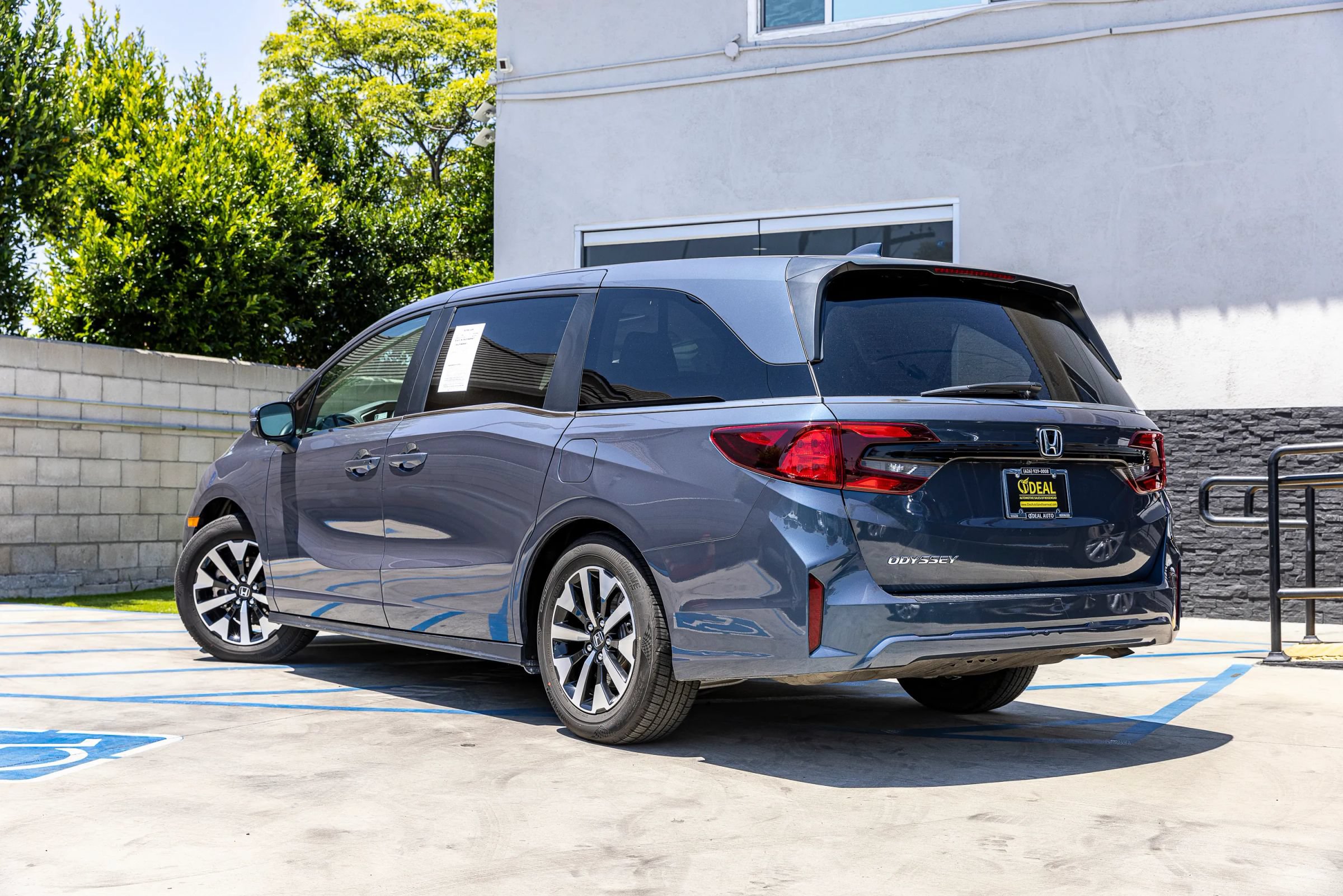 Used 2025 Honda Odyssey EX-L image 11