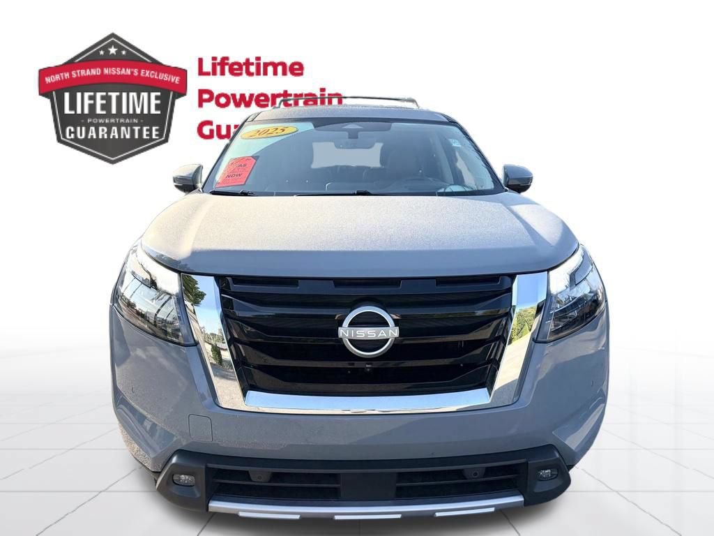 Certified 2025 Nissan Pathfinder Platinum FWD image 12
