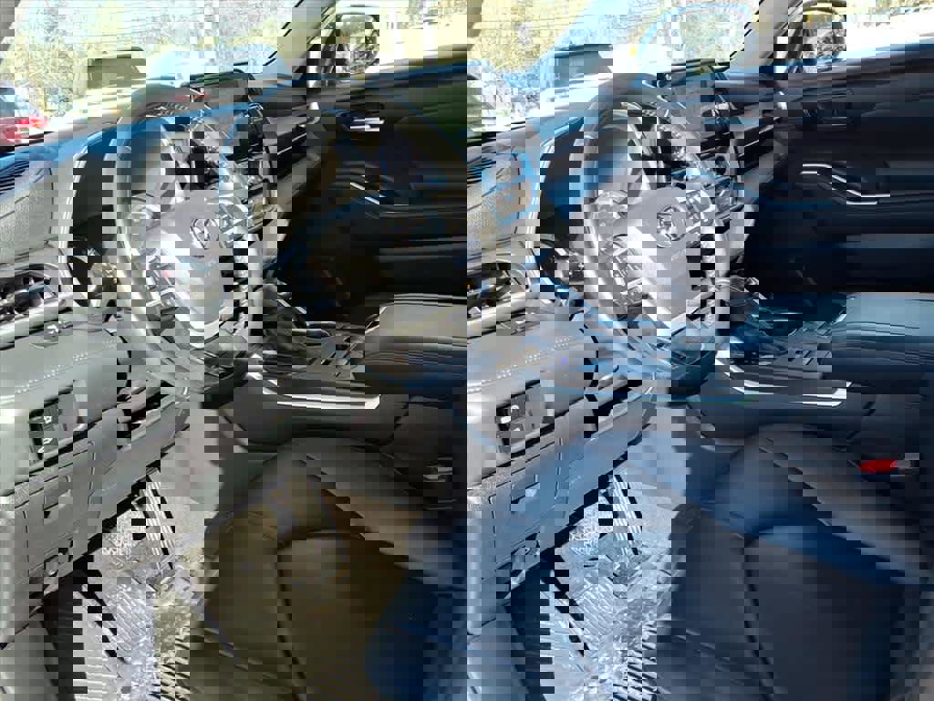 Used 2023 Toyota Highlander XLE image 16