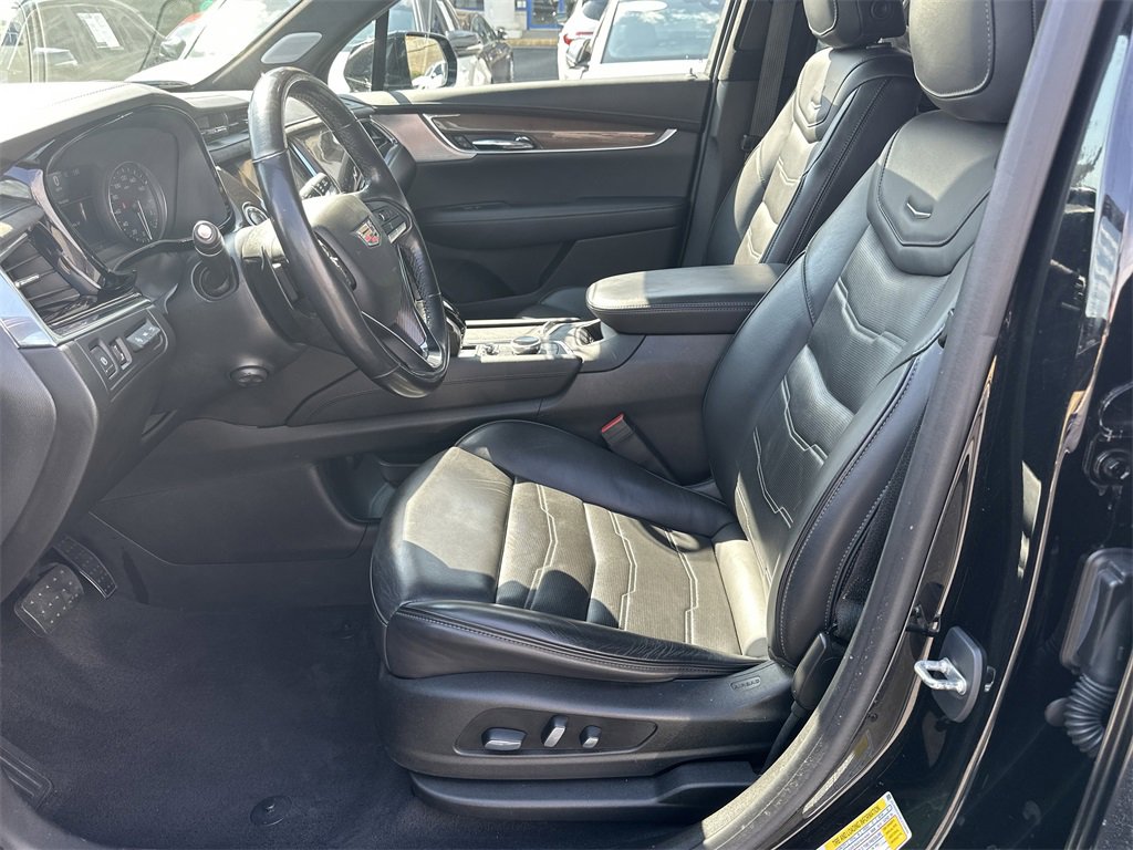 Used 2020 Cadillac XT6 Premium Luxury w/ Platinum Package image 9