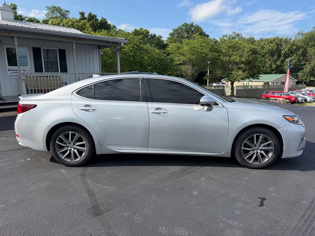 Used 2017 Lexus ES 300h w/ Navigation System Package FWD image 4