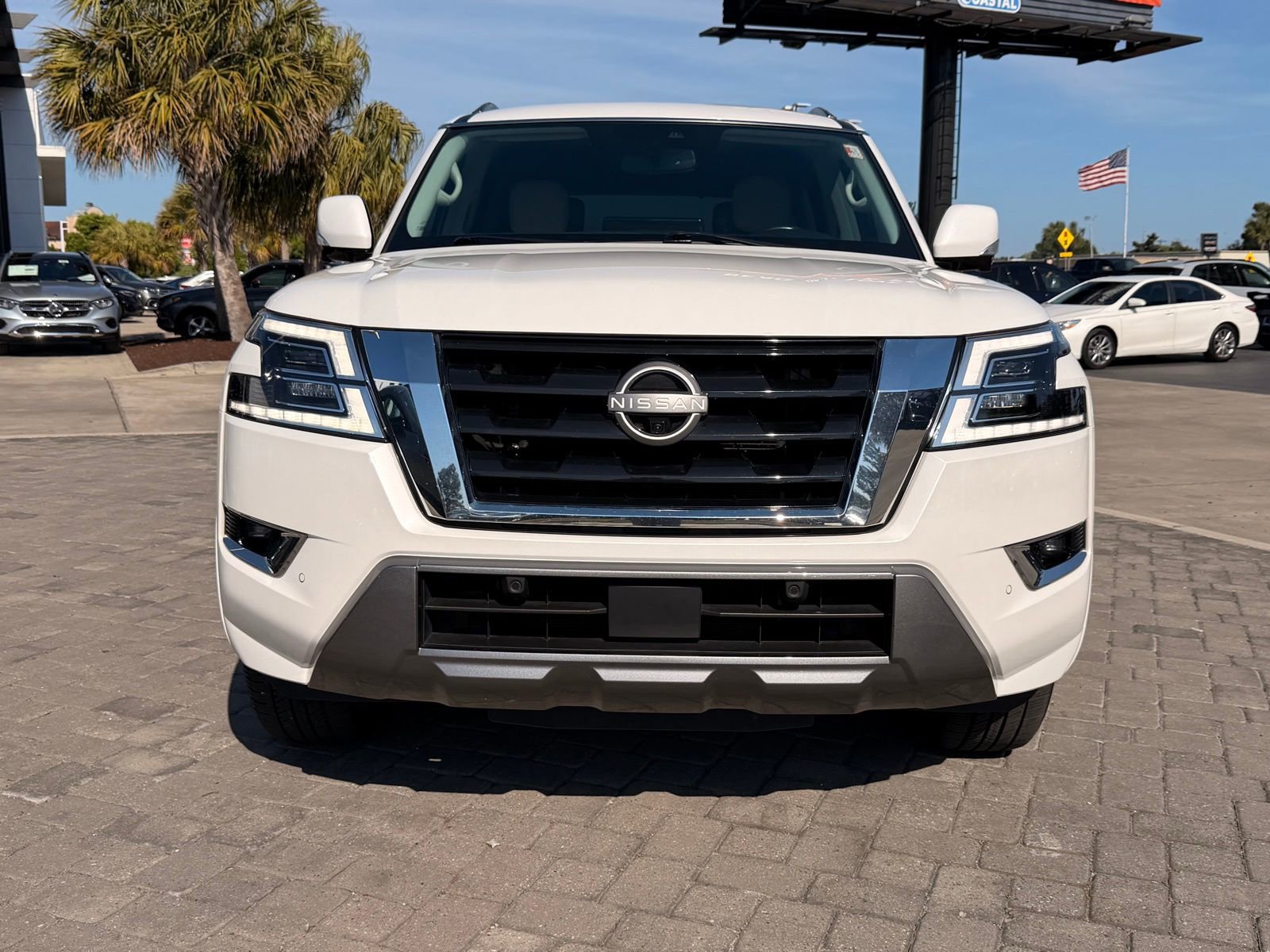 Used 2022 Nissan Armada SL w/ Captain's Chairs Package image 5