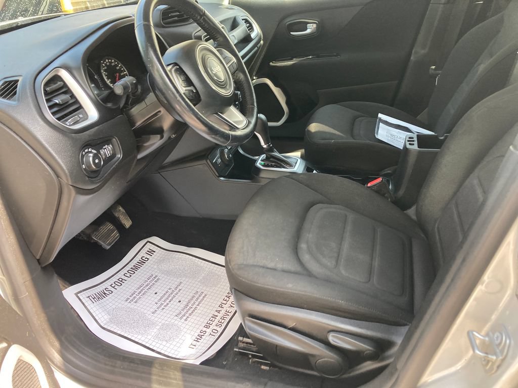 Used 2019 Jeep Renegade Latitude w/ Cold Weather Group AWD/4WD image 12