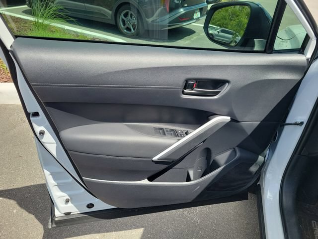 Used 2026 Toyota Corolla Cross LE FWD image 11