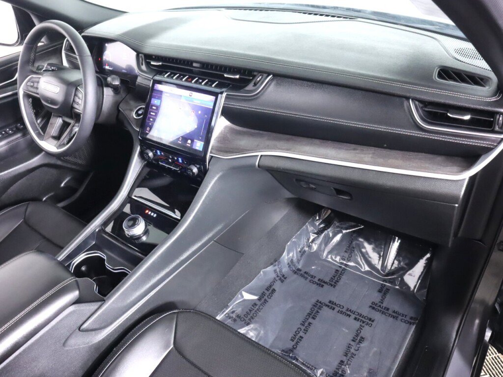 Used 2025 Jeep Grand Cherokee Limited w/ Luxury Tech Group II RWD image 41