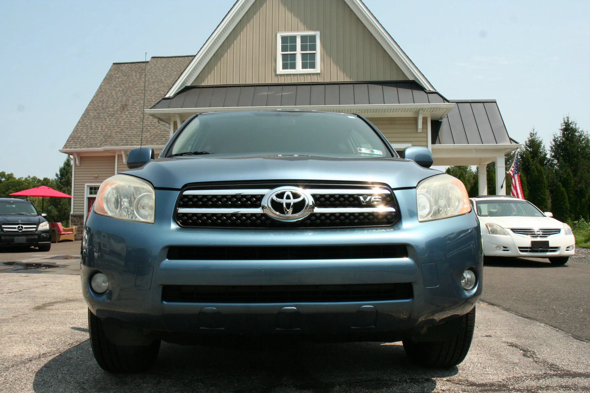 Used 2006 Toyota RAV4 Limited AWD/4WD image 2