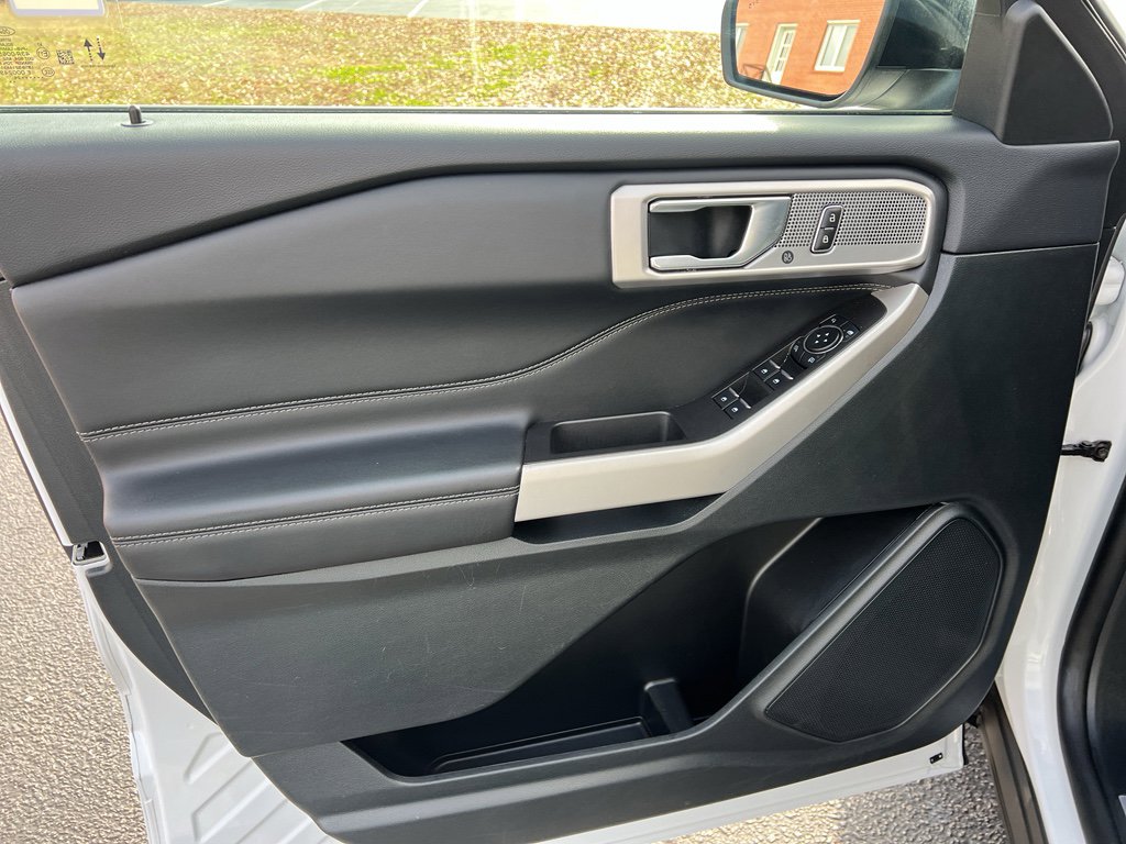 Used 2024 Ford Explorer Limited image 17