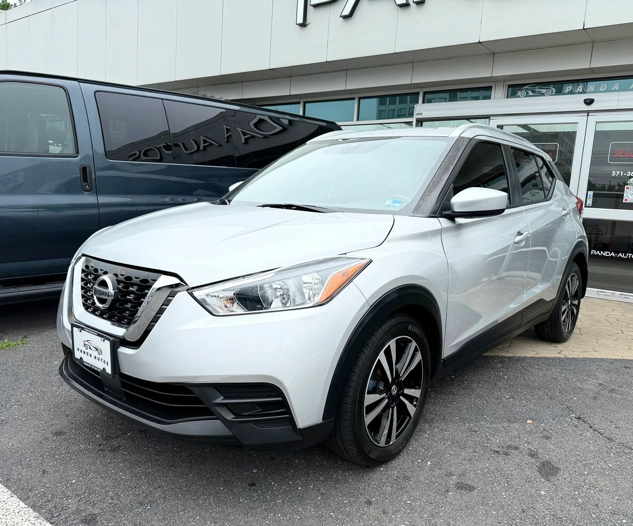 Used 2020 Nissan Kicks SV FWD image 3