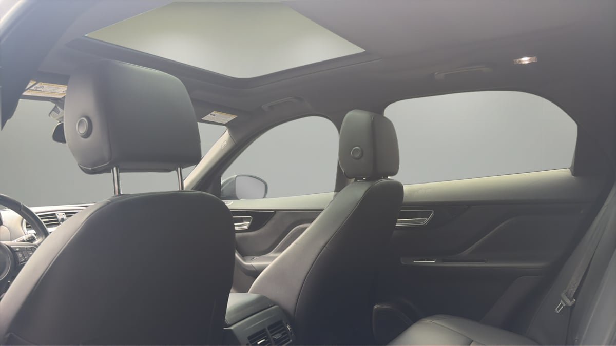 Used 2017 Jaguar F-PACE Premium AWD/4WD image 19