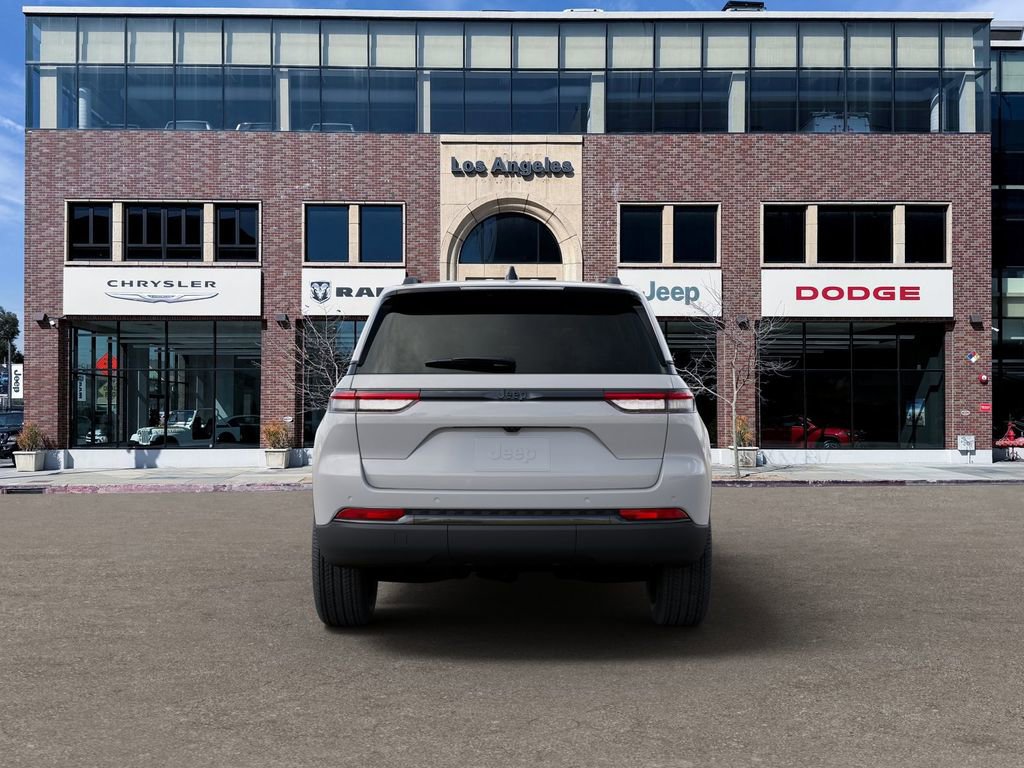 New 2025 Jeep Grand Cherokee Altitude image 7