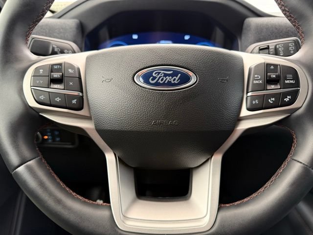 Used 2025 Ford Explorer Active AWD/4WD image 44