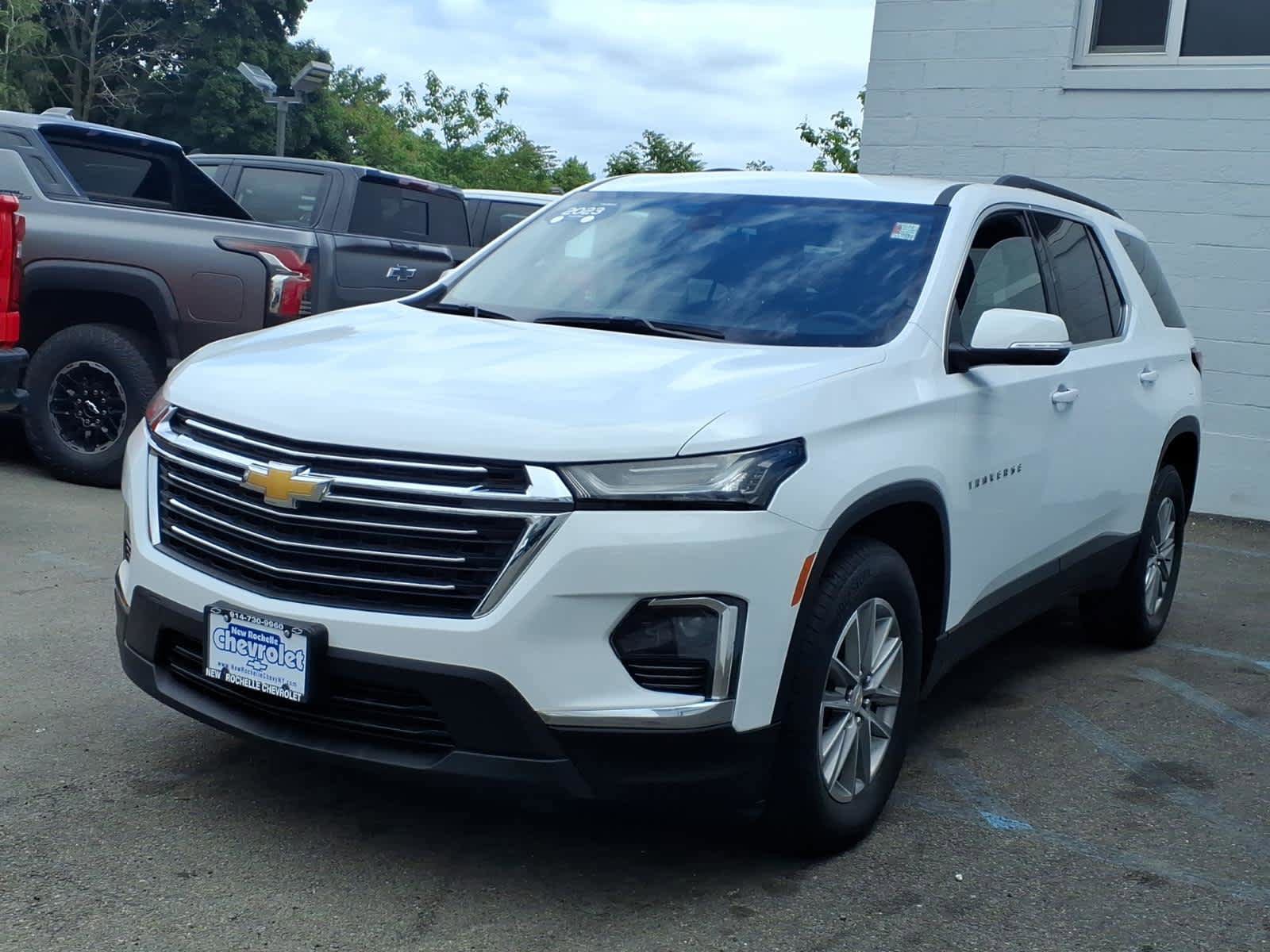 Used 2023 Chevrolet Traverse LT AWD/4WD image 3
