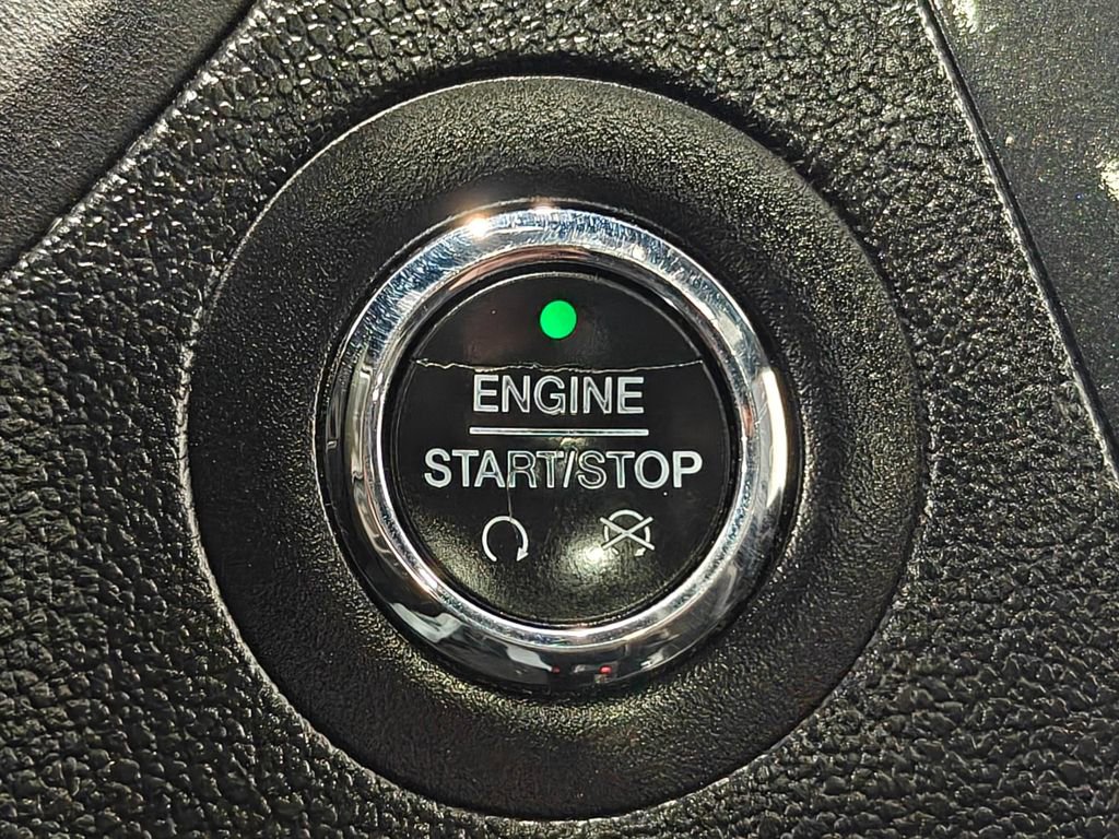 Used 2018 Ford Explorer XLT w/ XLT Appearance Package image 16