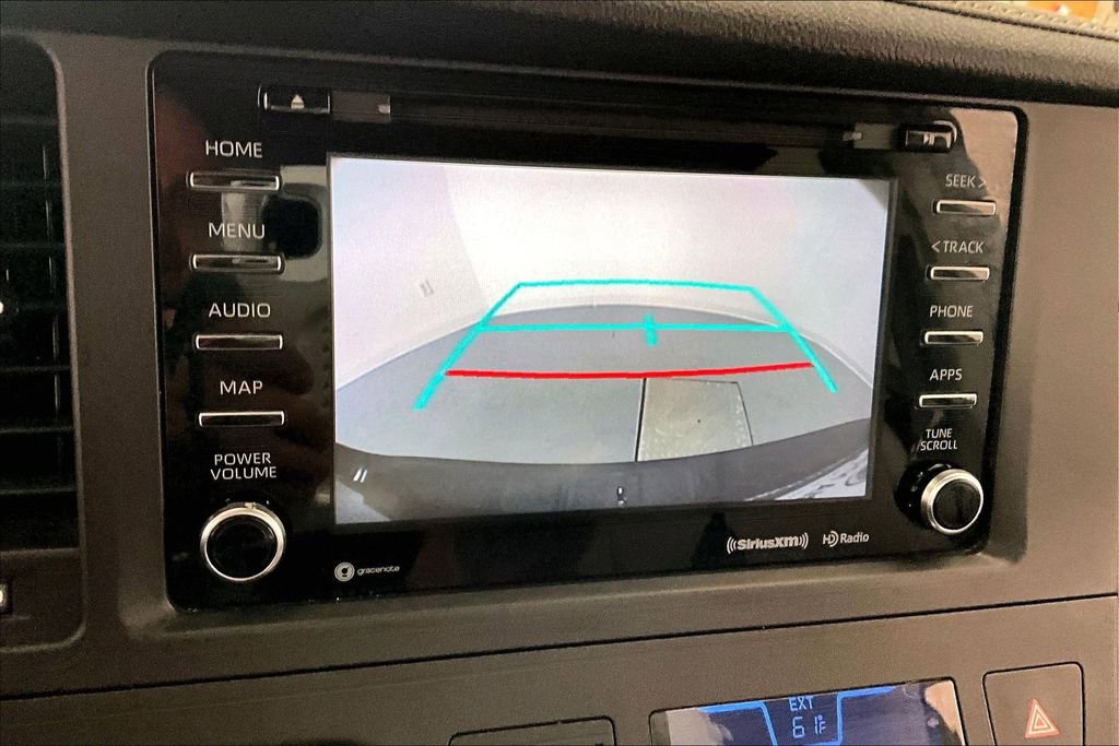 Used 2019 Toyota Sienna XLE w/ XLE Navigation Package FWD image 23