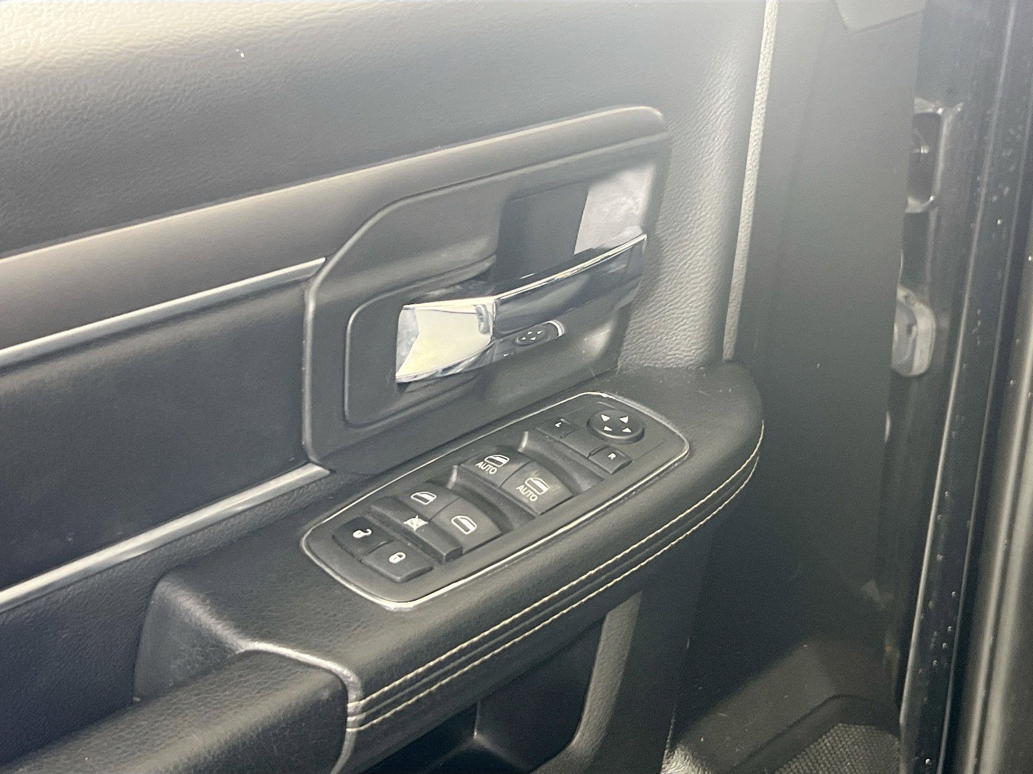 Used 2022 RAM 1500 Classic Warlock w/ Technology Package I image 17