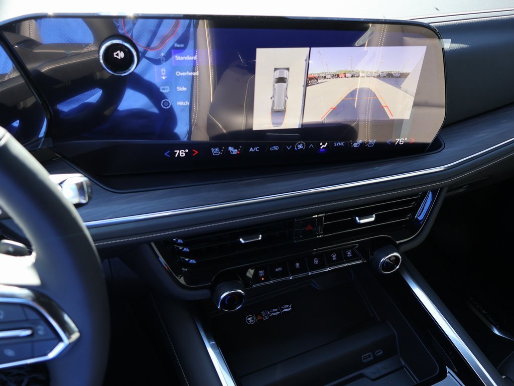 New 2025 Chevrolet Suburban Premier image 23