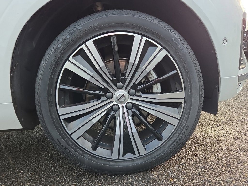 Certified 2023 Volvo XC60 B5 Plus w/ Climate Package image 10