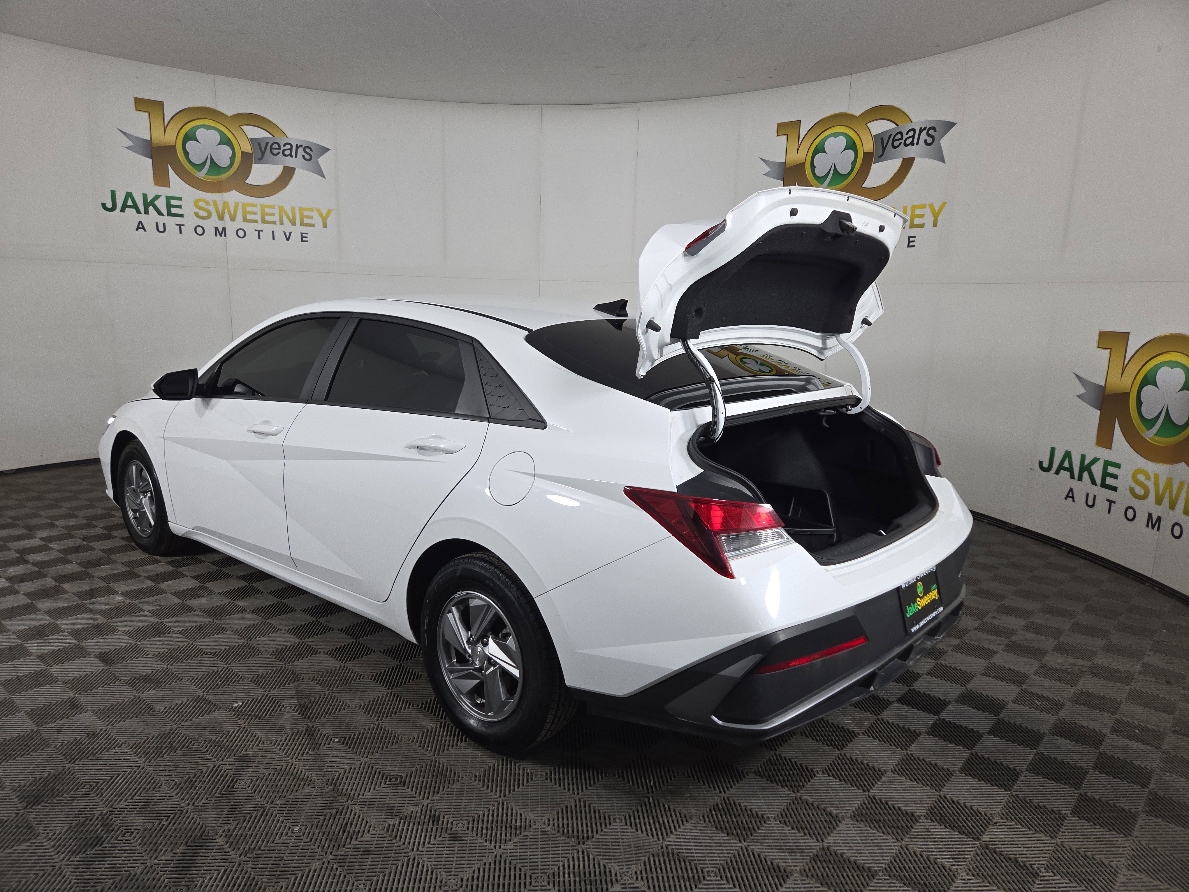 Used 2024 Hyundai Elantra SE image 30