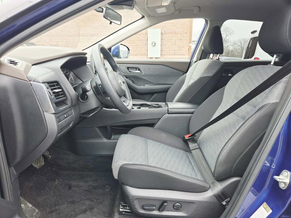 Used 2023 Nissan Rogue SV image 11