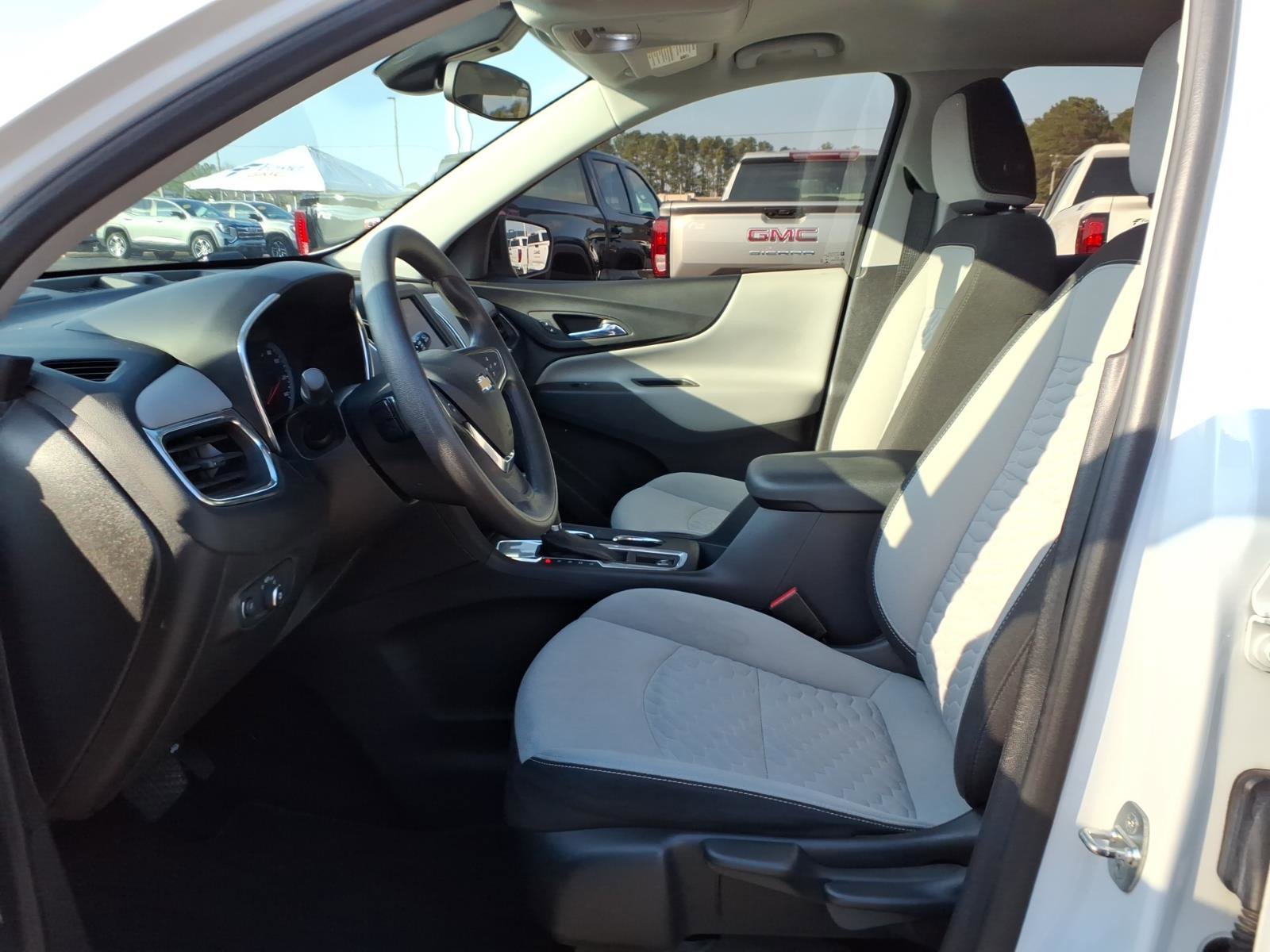 Used 2021 Chevrolet Equinox LS image 17