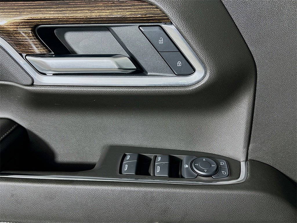 Used 2025 GMC Sierra 1500 Elevation image 18