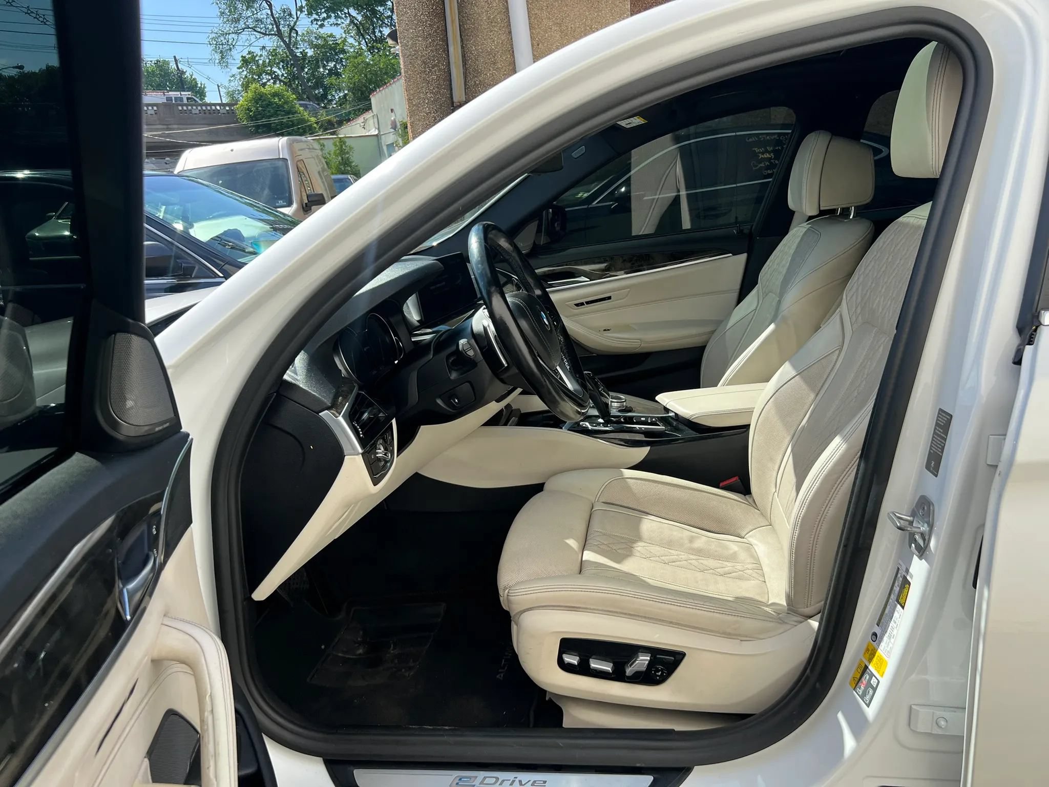 Used 2018 BMW 530e xDrive w/ Premium Package 2 AWD/4WD image 28