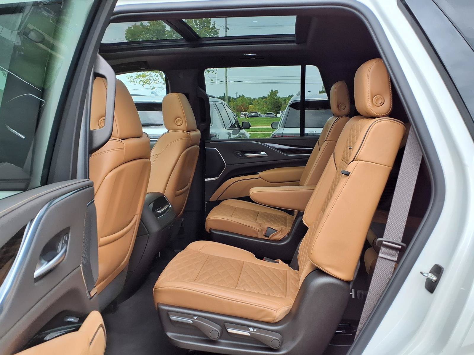 Used 2024 Cadillac Escalade Sport w/ LPO, ONYX Package AWD/4WD image 10
