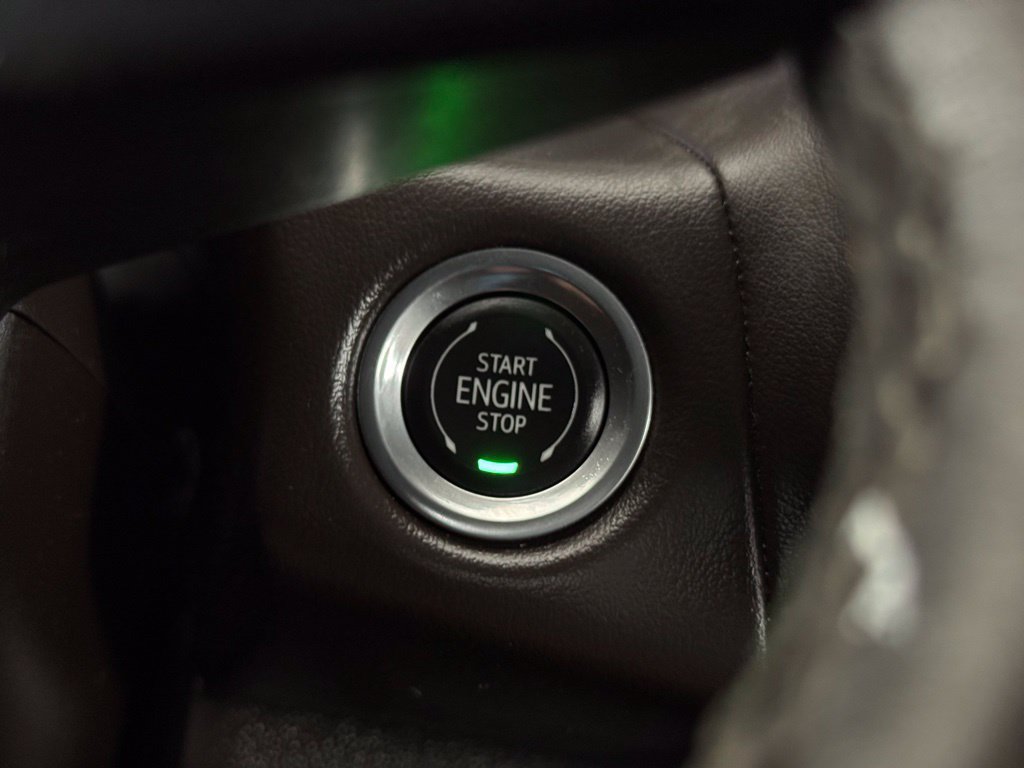 Used 2023 GMC Yukon XL SLT AWD/4WD image 40