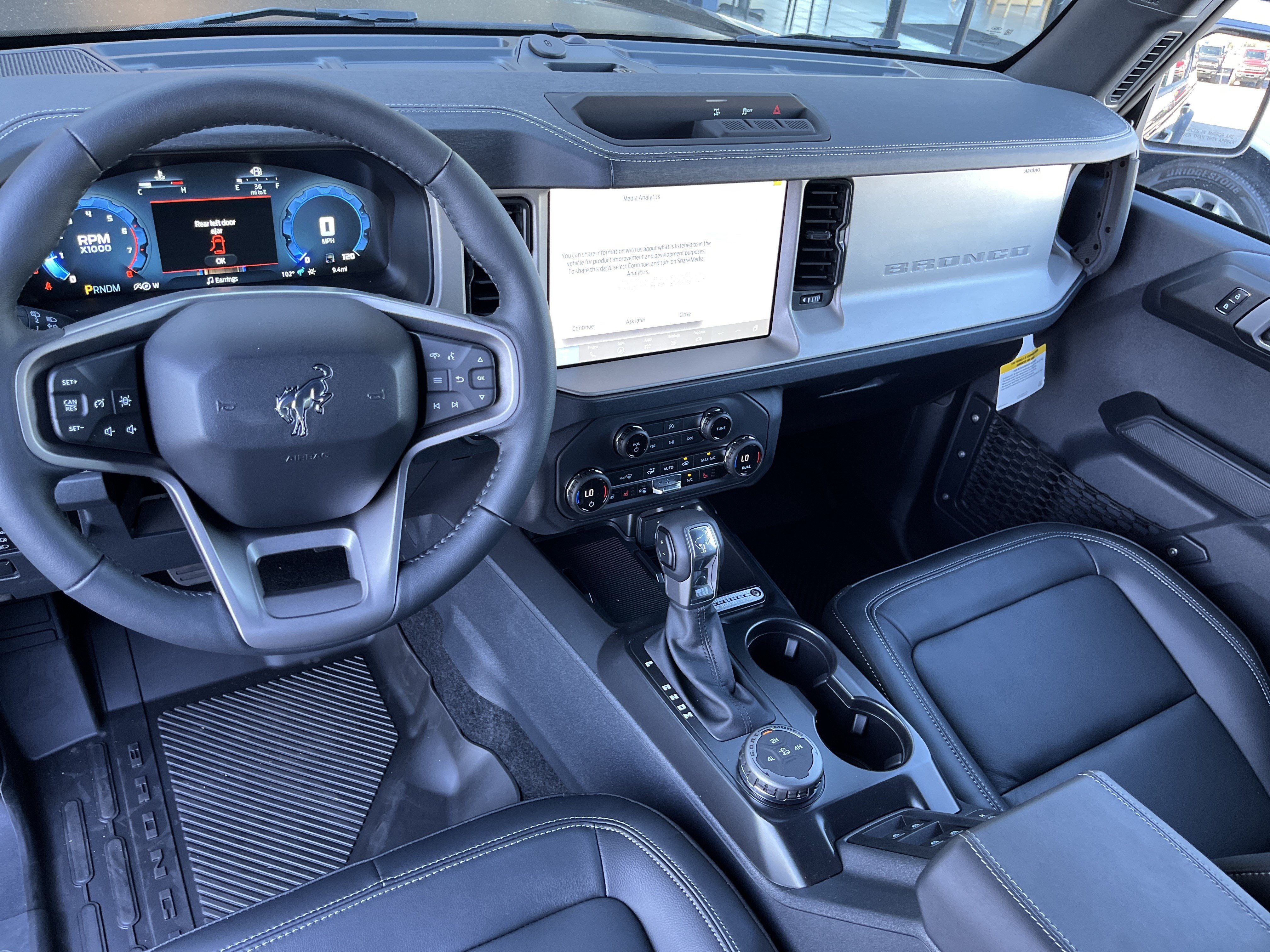 New 2026 Ford Bronco Outer Banks w/ Black Appearance Package AWD/4WD image 14