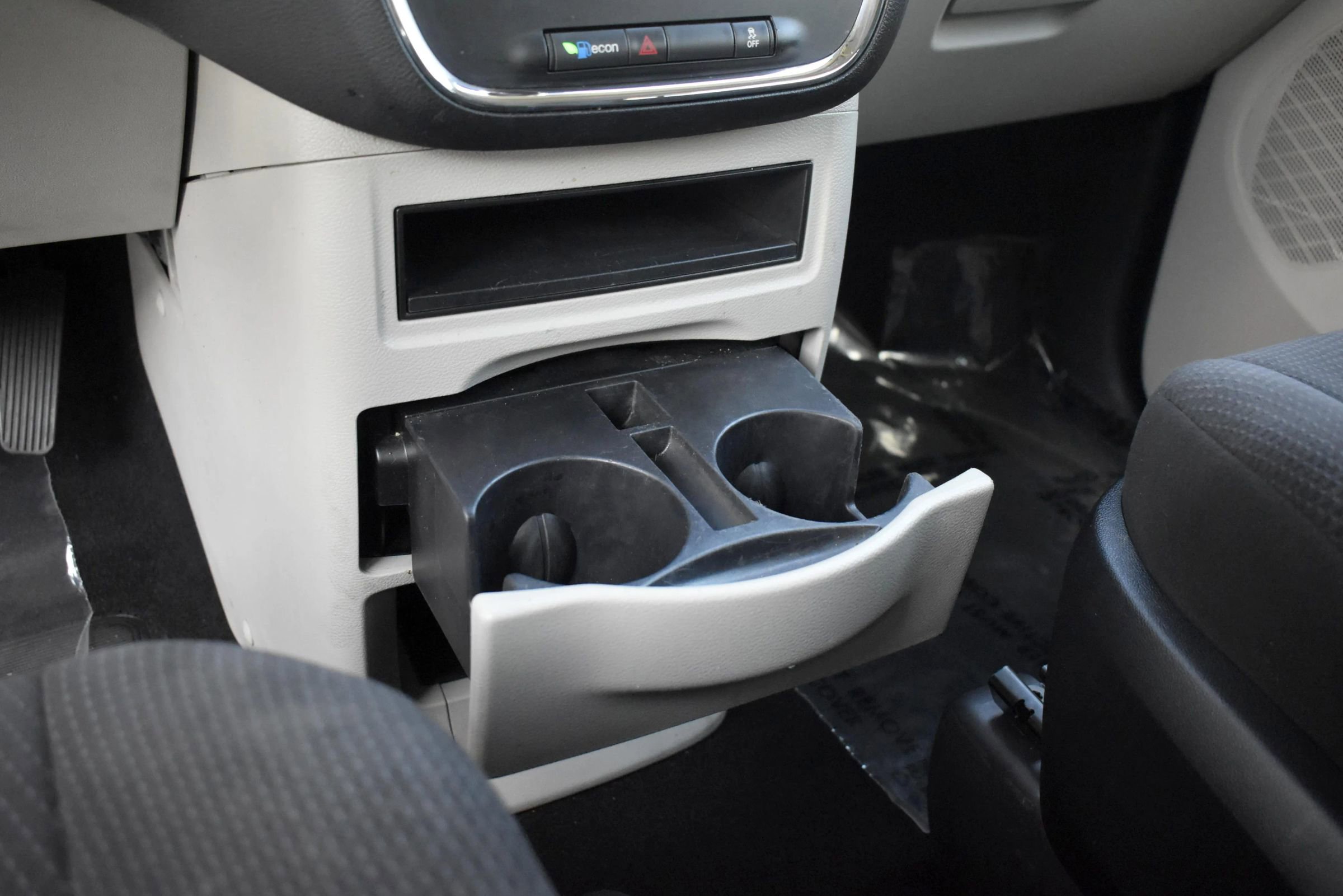 Used 2013 Dodge Grand Caravan American Value Package FWD image 30