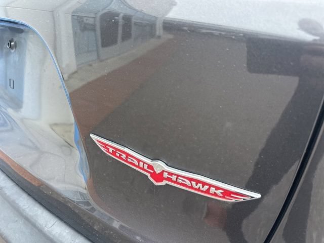 Used 2022 Jeep Cherokee Trailhawk AWD/4WD image 35