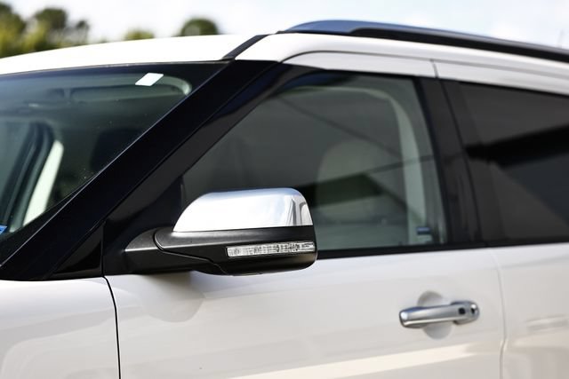 Used 2018 Ford Explorer Platinum AWD/4WD image 11