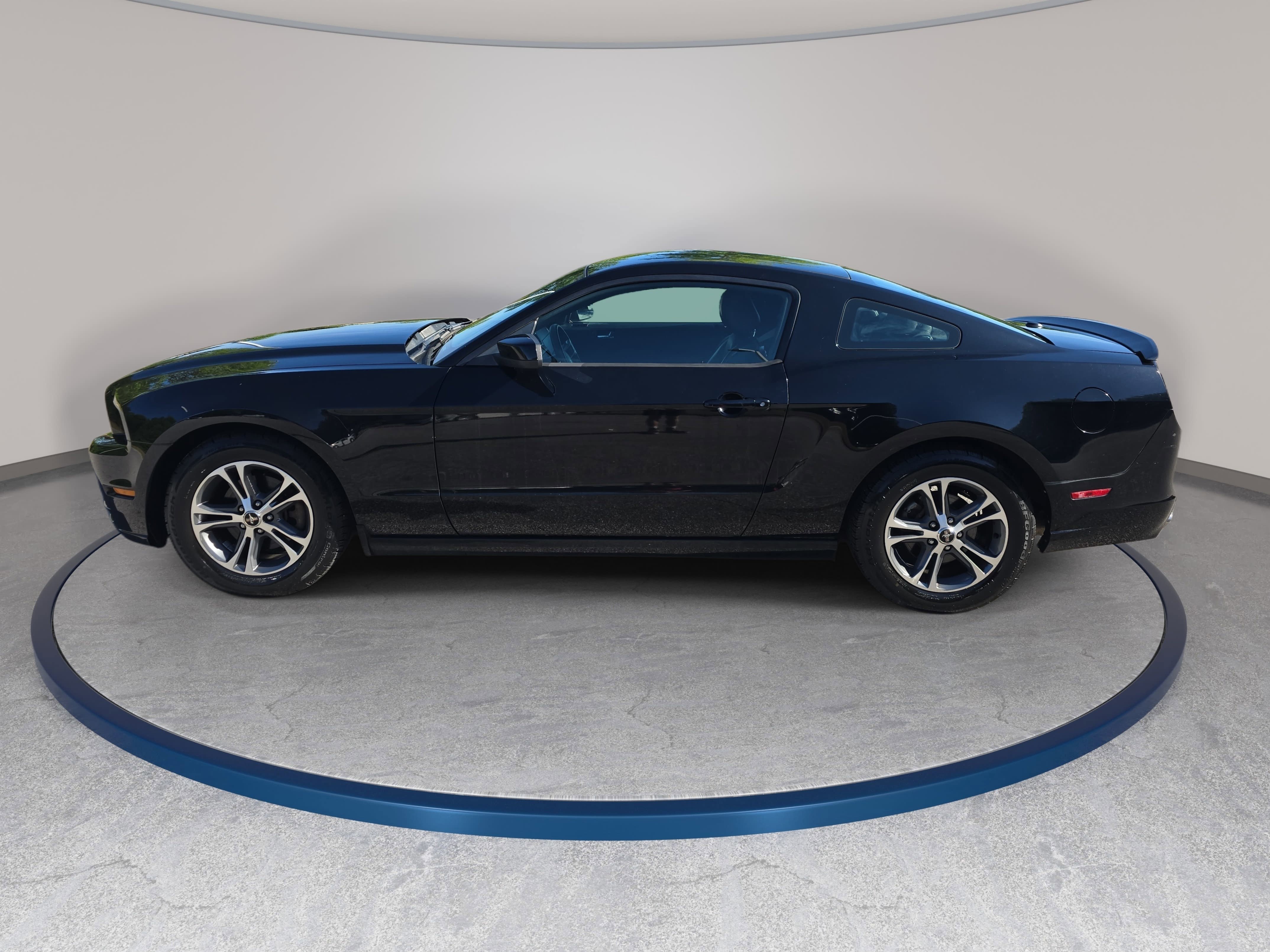 Used 2013 Ford Mustang Premium w/ Security Pkg RWD image 8