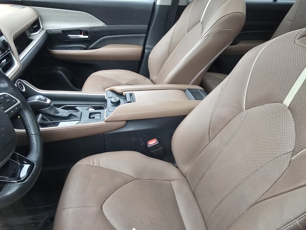 Used 2024 Toyota Grand Highlander Platinum image 24