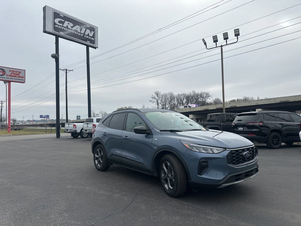 Used 2025 Ford Escape ST-Line image 2