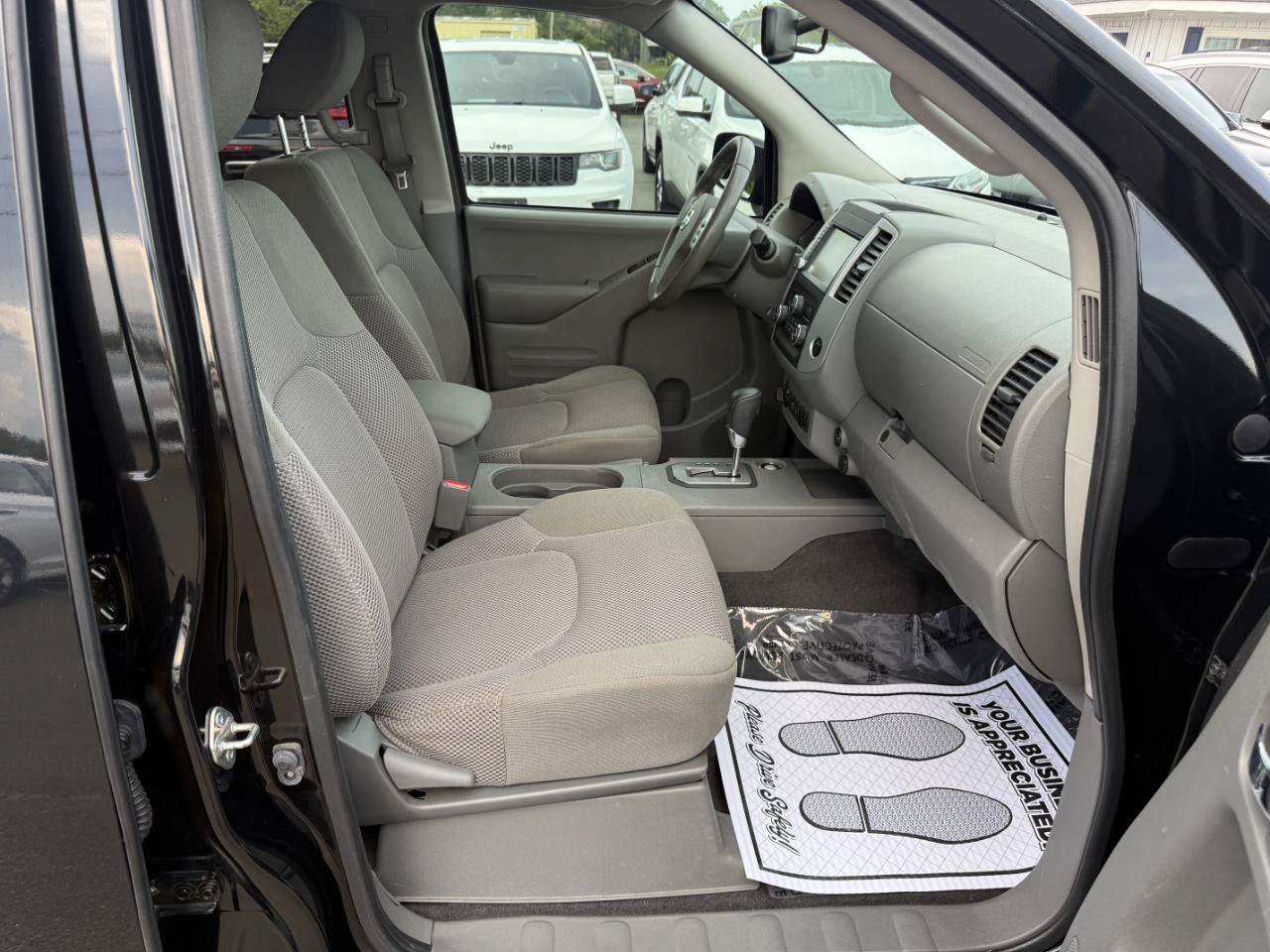 Used 2020 Nissan Frontier SV w/ Midnight Edition Floor Mats AWD/4WD image 13
