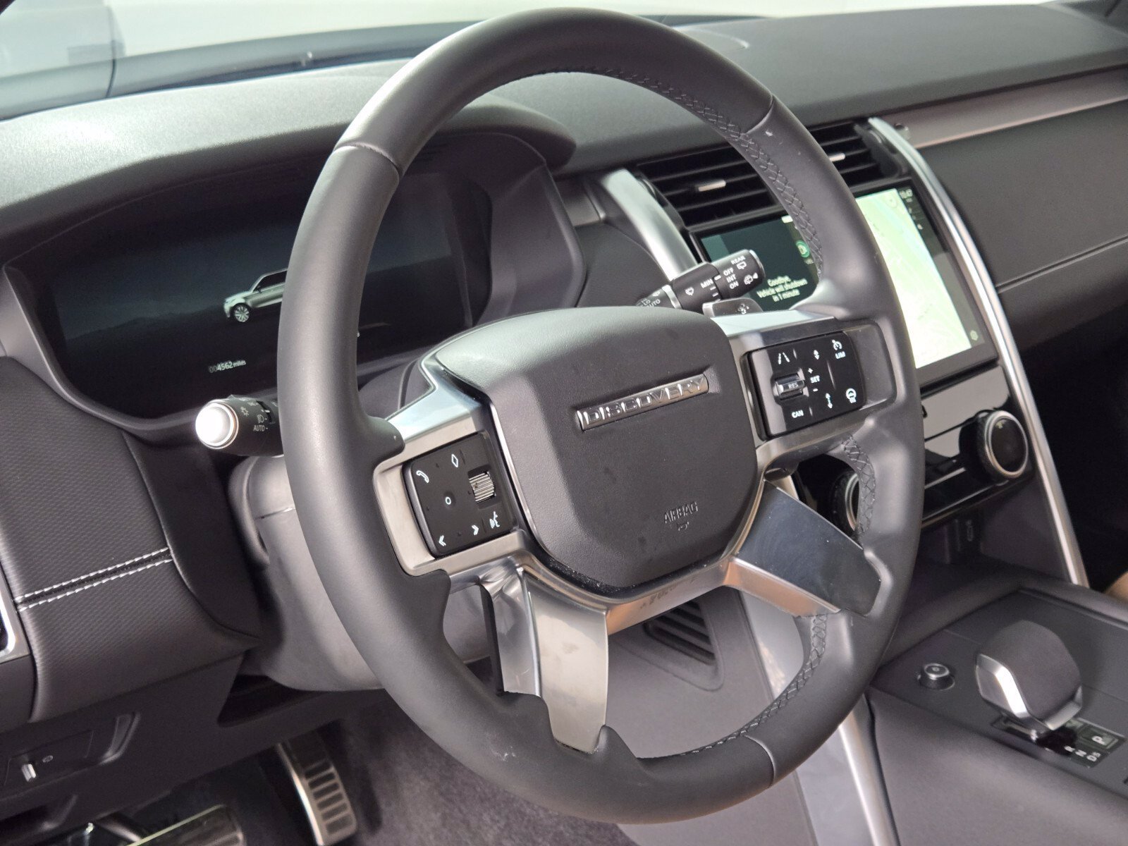 Used 2026 Land Rover Discovery Limited Edition AWD/4WD image 24