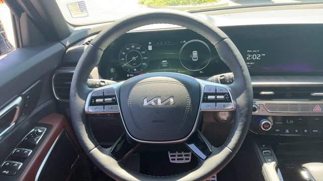 Used 2025 Kia Telluride SX w/ SX Captain's Chair Package AWD/4WD image 32