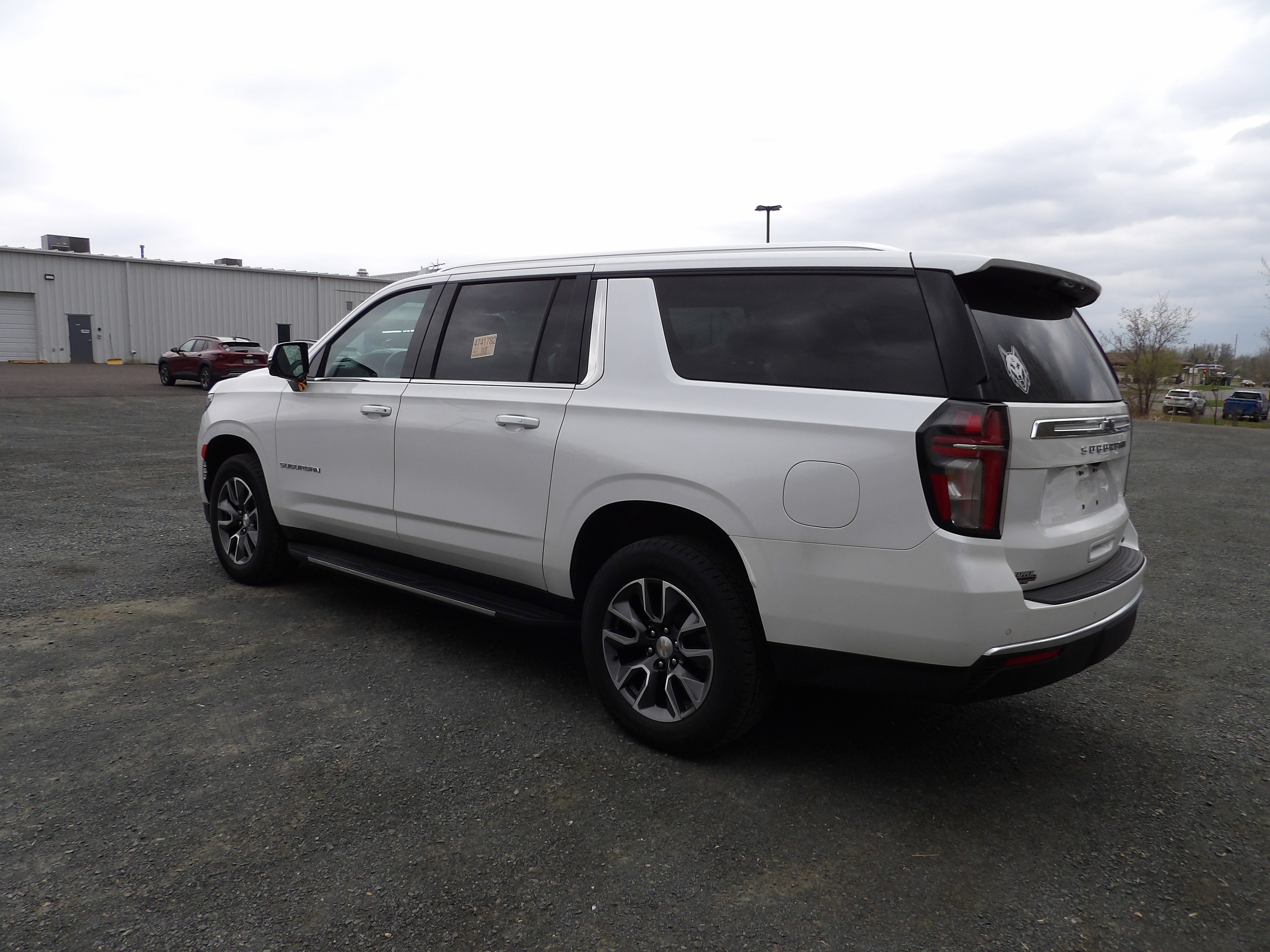 Used 2024 Chevrolet Suburban LT w/ LT Signature Package AWD/4WD image 6