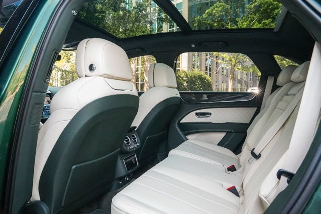 Used 2022 Bentley Bentayga AWD/4WD image 55
