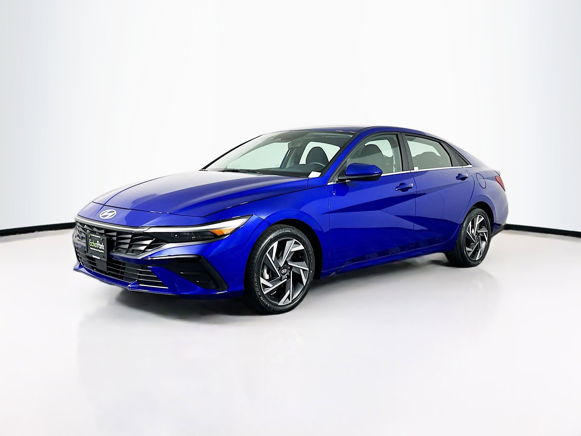 Used 2025 Hyundai Elantra SEL image 3