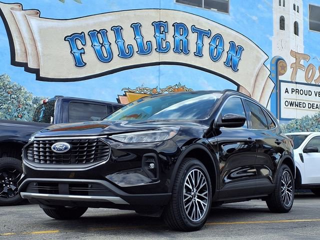 Certified 2025 Ford Escape SE w/ Class II Trailer Tow Package