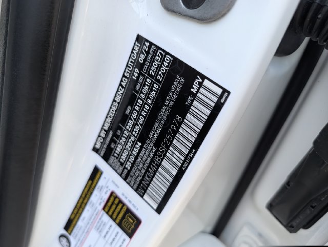 Used 2025 Mercedes-Benz GLC 300 4MATIC image 34