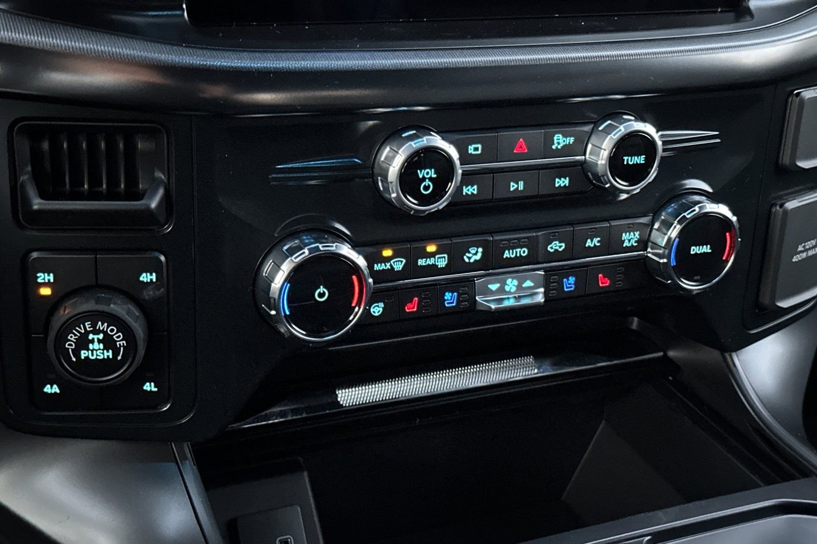 New 2026 Ford F150 Lariat w/ Equipment Group 501A Mid AWD/4WD image 19