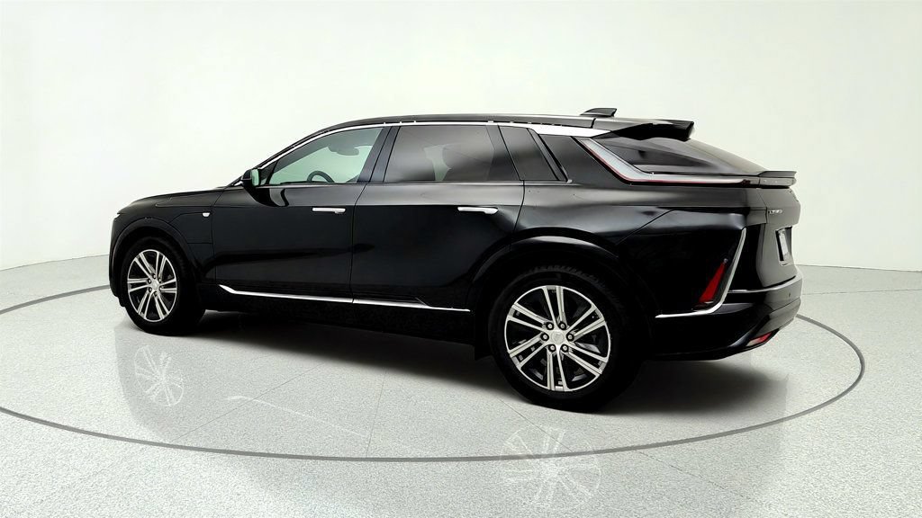 Used 2025 Cadillac Lyriq Luxury w/ LPO, Floor Liner Package RWD image 7
